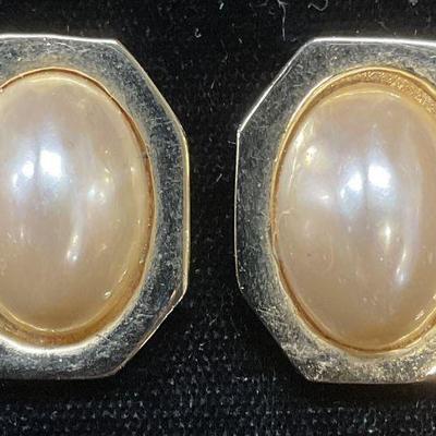 Vtg Donald Stannard Gold Tn Faux Pearl Earrings
