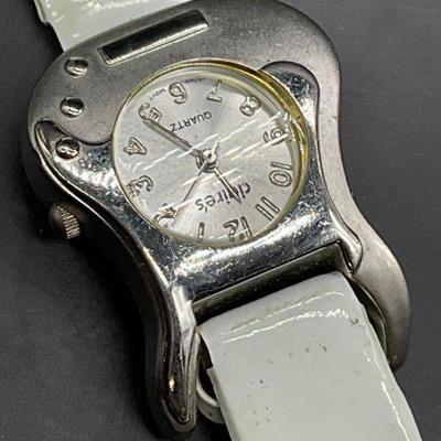 CLAIRES Quartz Guitar Motif Wristwatch
