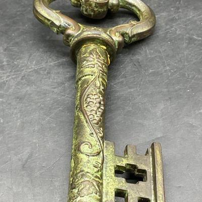 Vintage Style Metal Key Bottle Opener Corkscrew
