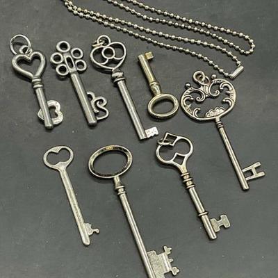 Lot 9 Vintage Silver Tone Metal Keys & Ball Chain
