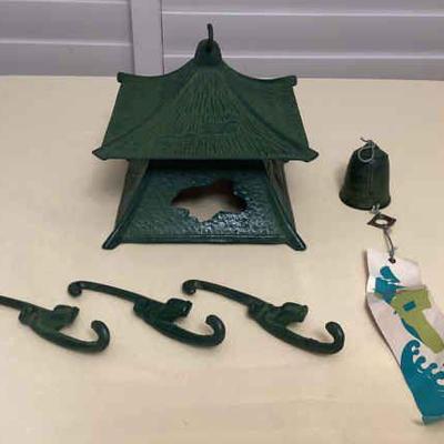 MMS248 Large Japanese Cast Iron Pagoda Wind Chime With Monkey Hangers New