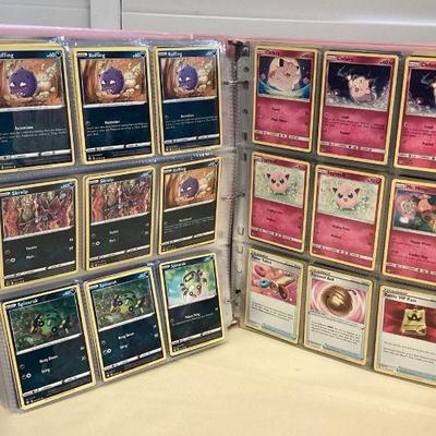 MMS116 Binder Full Of Over 700 Pokémon Trading Cards (D)