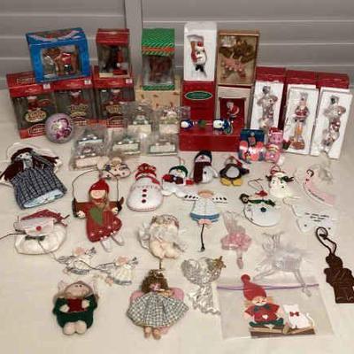 MMS220 Various Festive Christmas Ornaments 
