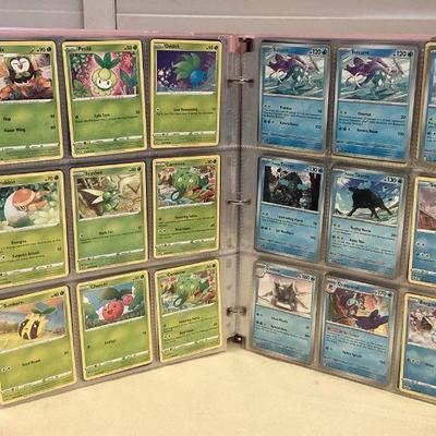 MMS113 Binder Full Of Over 700 Pokémon Trading Cards (A)