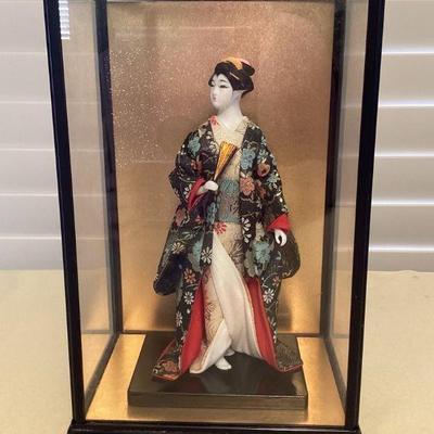MMS070 Japanese Doll In Case