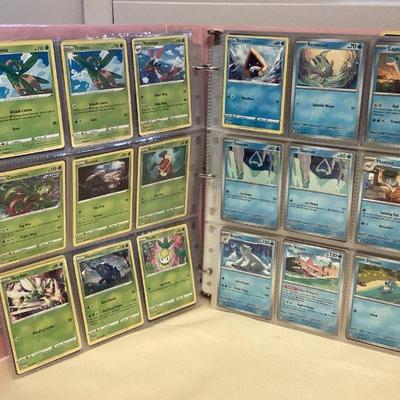 MMS117 Binder Full Of Over 700 Pokémon Trading Cards (E)