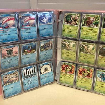 MMS114 Binder Full Of Over 700 Pokémon Trading Cards (B)