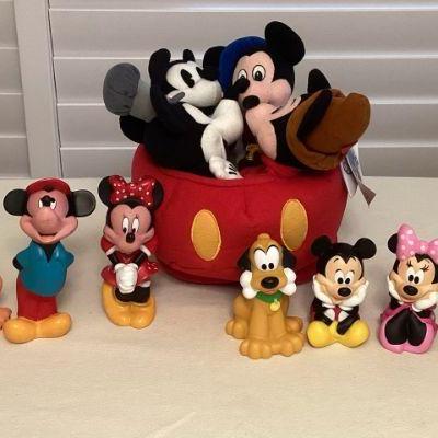 MMS106 Disney Mickey Mouse Vinyl Figures & Plush Set