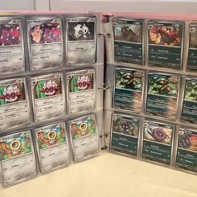 MMS115 Binder Full Of Over 700 Pokémon Trading Cards (C)