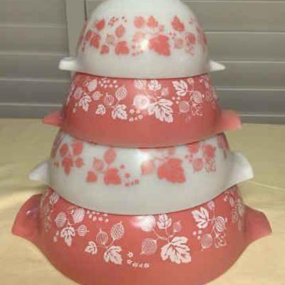 MMS165 Set Of Four Vintage Pyrex Pink & White Gooseberry Cinderella Nesting Mixing Bowls