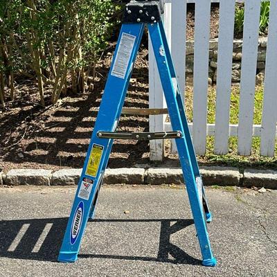 WERNER 3-STEP LADDER | Werner fiberglass & aluminum 3-step ladder
Dimensions: h. 46 x w. 17 x d. 29 in (fully open)