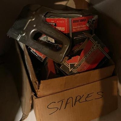 Staple gun and staples