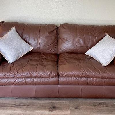 High grain top quality, leather couch