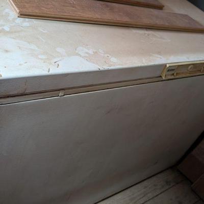 Deep chest freezer