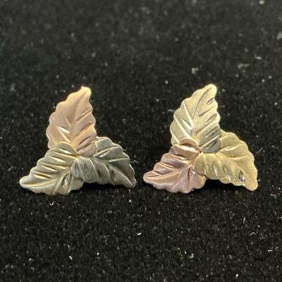 14k Gold Black Hills Gold Leaf Stud Earrings (0.42 Gram)