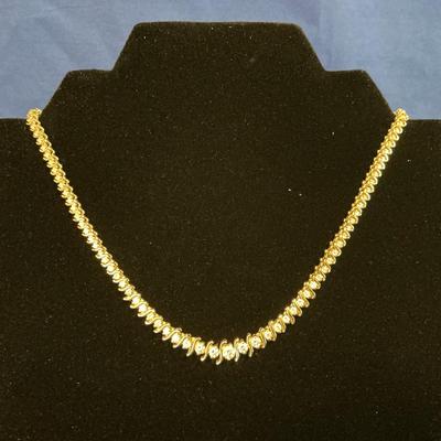 14k Gold Graduated 115 Diamond Tennis Necklace (31.19 Grams)