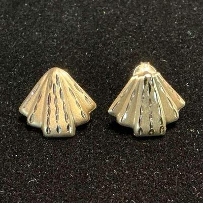 14k Gold Shell Stud Earrings (0.36 Gram)