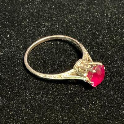 10k Gold Ruby Ring (Size 8) (2.1 Grams)
