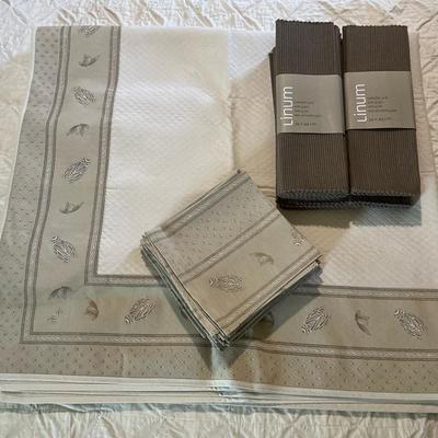 Un Dimanche en Provence Cicada Tablecloth & Napkins