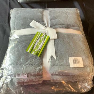 Cariloha Bamboo Plush Throw Blanket In Harbor gray 