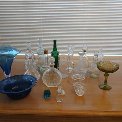 Miscellaneous glassware.