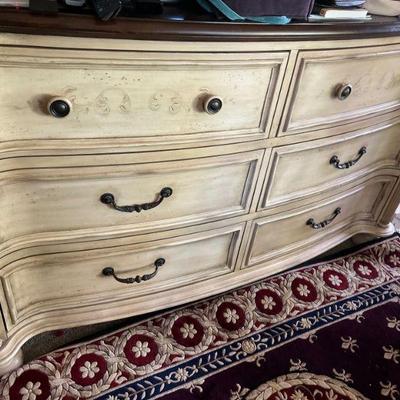 Dresser