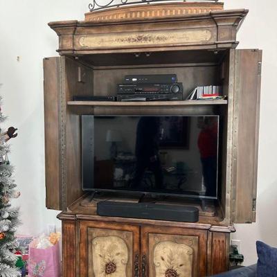 Entertainment center