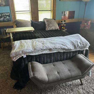like new bed set 