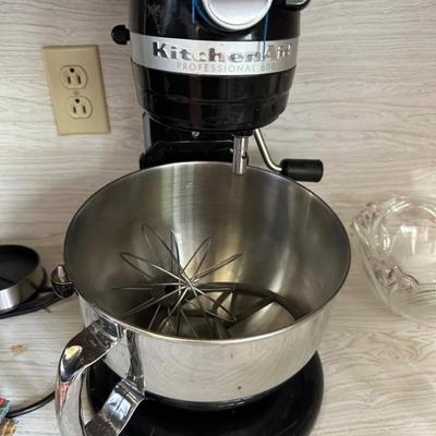 Multiple kitchen aid mixers 
