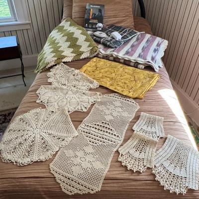 Vintage & Contemporary Linen Lot