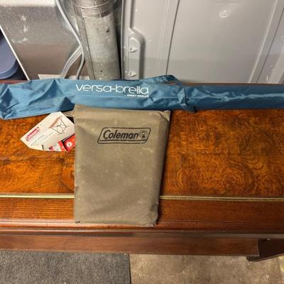 Coleman Event Stool With Versa Brella Umbrella 