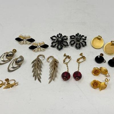 Collection Of Clip, Screwback And Pierced Earrings Incl. Beraere, Giovanni & Sterling. ~j~