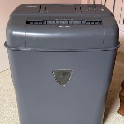 Insignia NS-PS10CC Paper Shredder