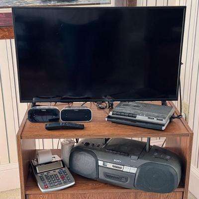 Electronics Lot Incl. Sony, Samsung 32" TV And More 