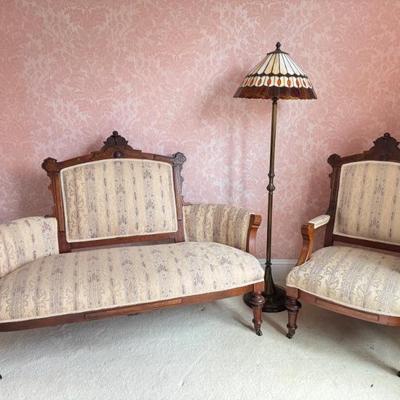 Victorian Settee & Matching Chair In Excellent Condition 