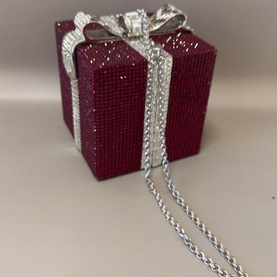 JUDITH LEIBER JEWELED GIFT BOX MINAUDIÈRE CLUTCH HANDBAG. 