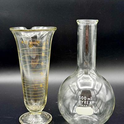 Vintage Pyrex Lab Glassware: 500ml Flask & Measuring Beaker
