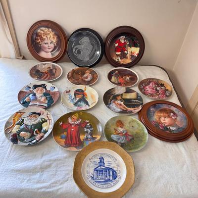 (15) Hutch Select Collection Plates 