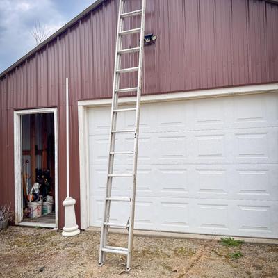 28ft Extendable Aluminum Ladder