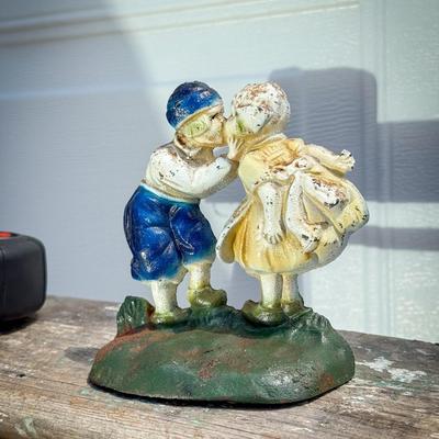 Cast Iron Kissing Cuties Door Stopper