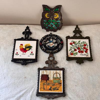 (5) Trivets 