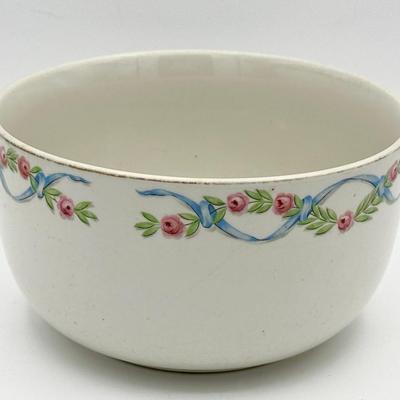 Hall’s Superior Quality Kitchenware Mixing Bowl – Rose Garland Pattern
