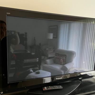 Large 49” Flat Screen TV, DVD player, & TV Mount