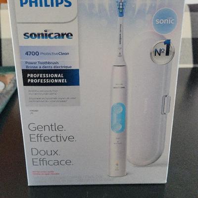 Philips Sonicare 4700 Professional Electric Toothbrush NIB