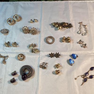 Antique/vintage Clip Earrings And Pins