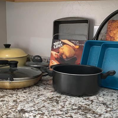 Pots, Pizza Pan, And Baking Dishes ￼