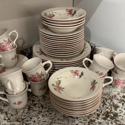 Gibson 5 Piece  Place Setting - Service For 22
