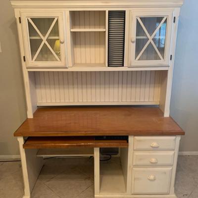 Large Desk With Hutch