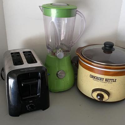 Crockpot, Smoothie Maker And Toaster