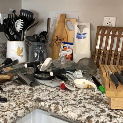 Knives And Various Kitchen Accessories ￼